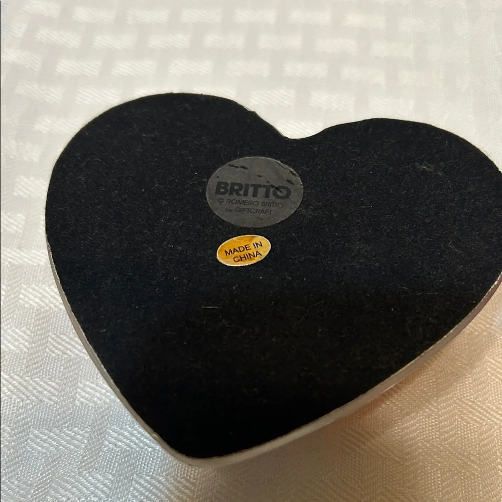 Romero Britto Glass Heart Paperweight-Fun Design - Picture 4 of 7